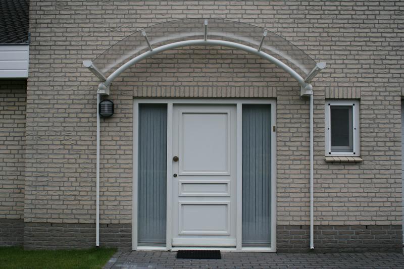 Witte deurluifel voor particuliere woningen door BOzARC