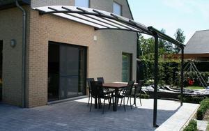 BOzARC terrasoverkapping met een zonwerende dakbedekking