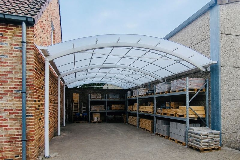 Overkapping voor uw onderneming, bekijk de mogelijkheden van een BOzARC overkapping